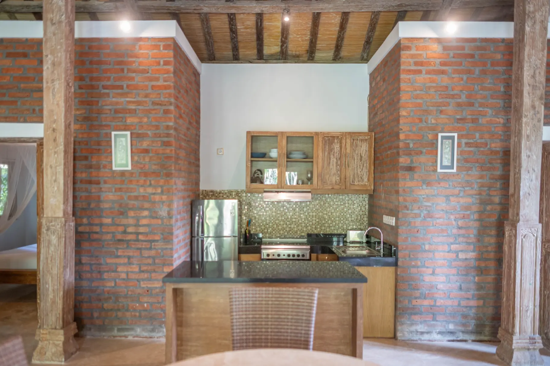 Villa Anne - Charming Joglo-Style Villa with Huge Garden in the Heart of Berawa, 2-bed villa for rent in Canggu – photo 2 of 15