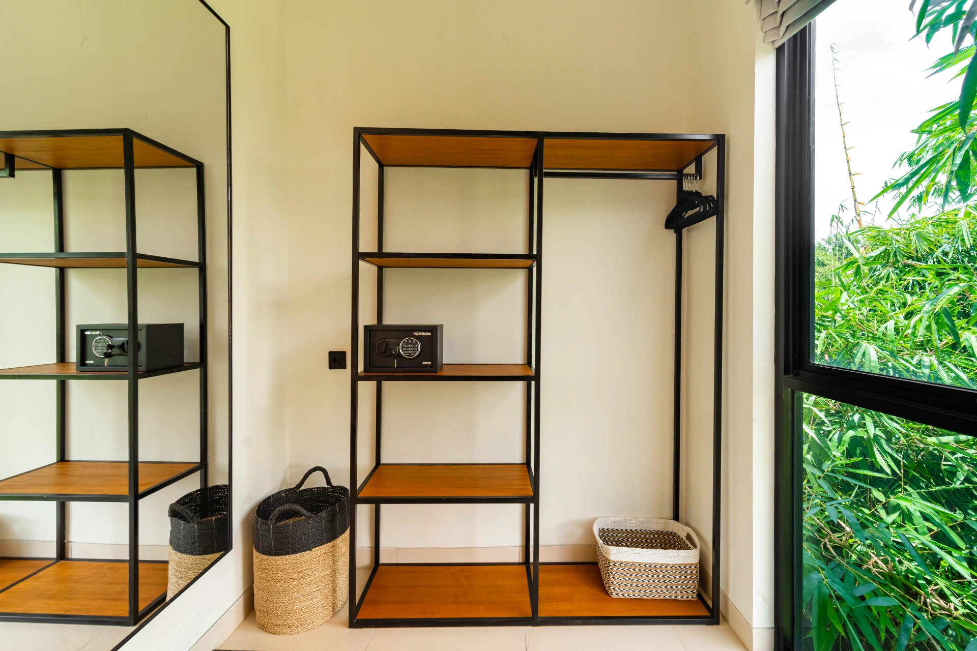 Luxury Black Villa w/ Private Pool • 8 Min to Beach, 1-bed villa for rent in Canggu – photo 8 of 15
