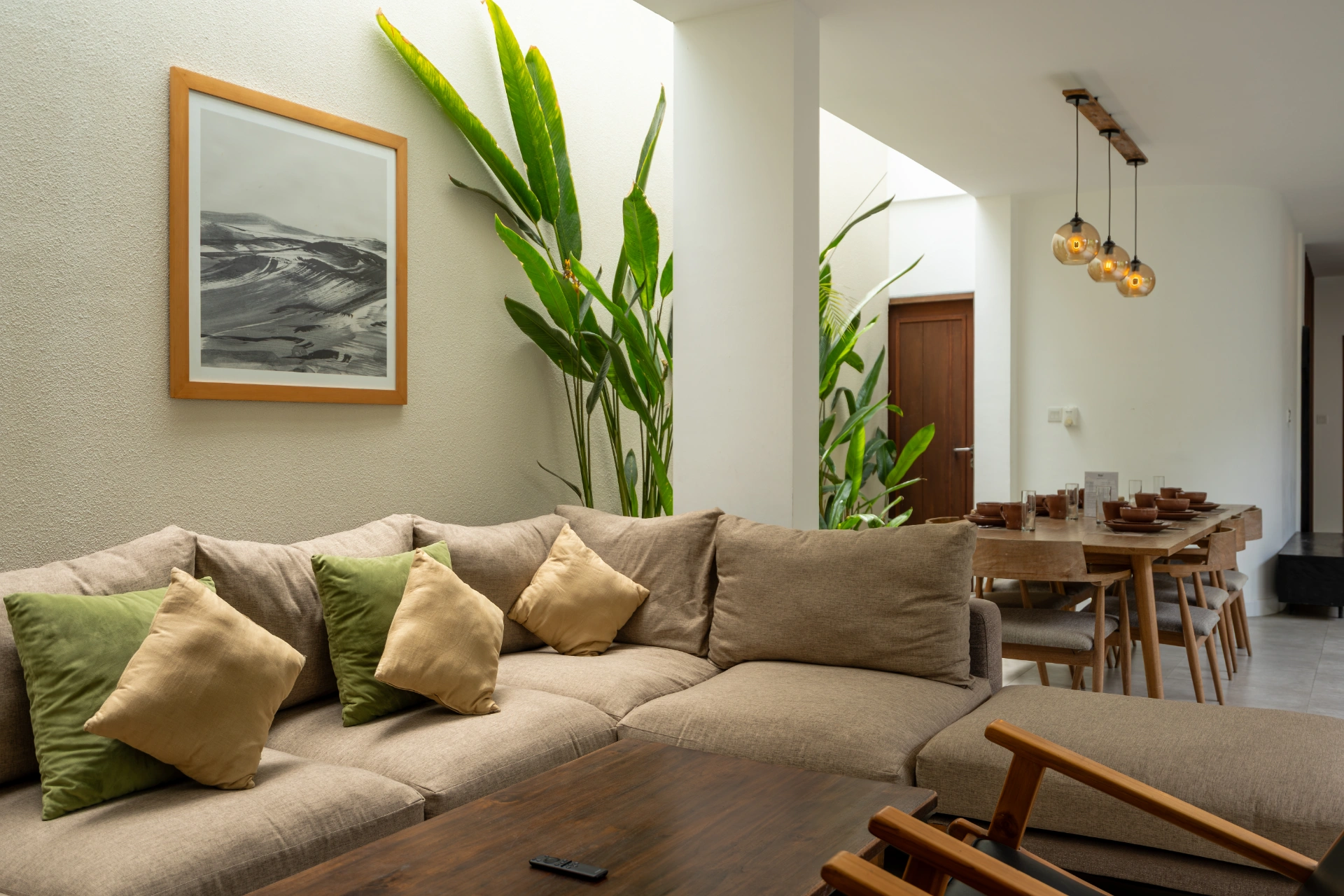 Green Moon 1 - Designer 4BR Villa | Near Berawa Beach & Pool, 4-bed villa for rent in Canggu – photo 3 of 15