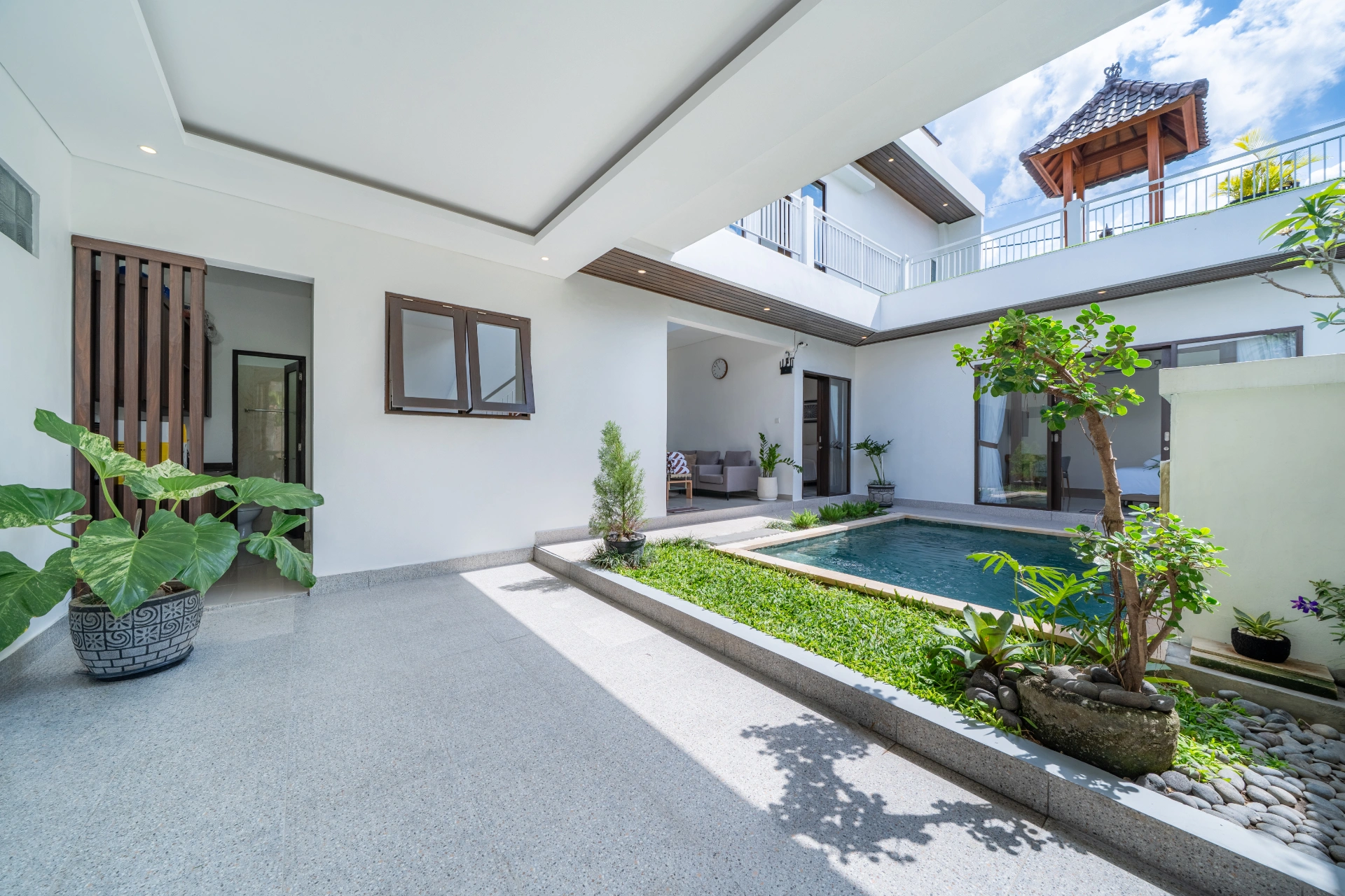 Addhika - Rooftop Terrace Villa with Pool, Berawa, 3-bed villa for rent in Pererenan – photo 13 of 15