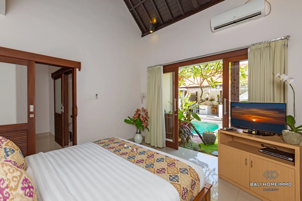 2 Bedroom Villa Walking Distance to Batu Belig Beach, 2-bed villa for rent in Seminyak – photo 7 of 8