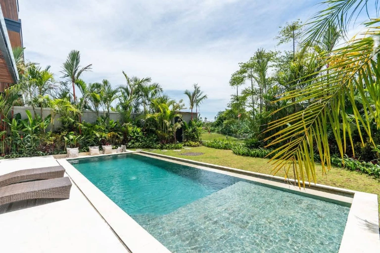 4 Bedrooms Modern Villa for Monthly & Yearly Rent in Canggu-berawa, 4-bed villa for rent in Canggu – photo 2 of 15