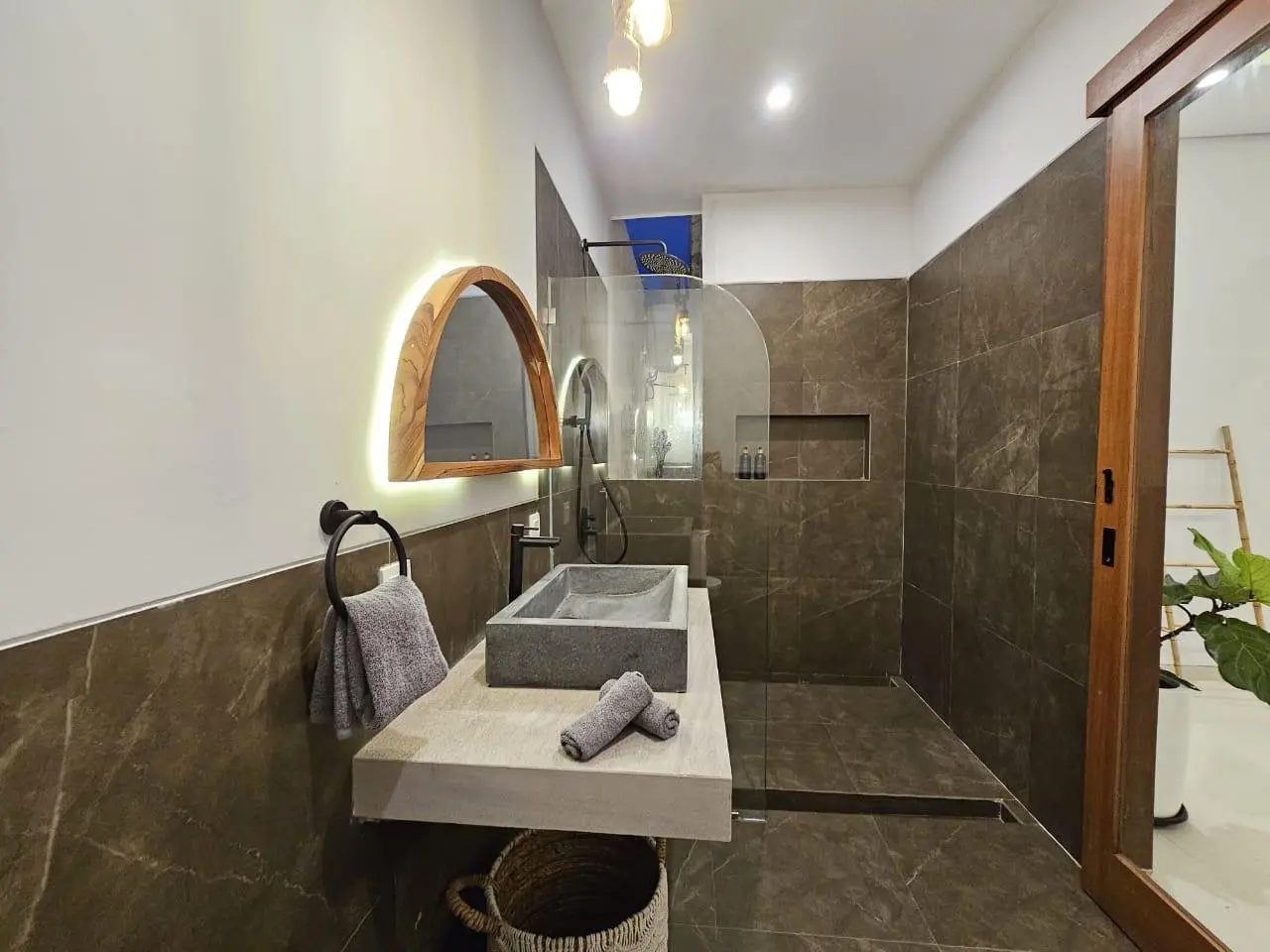 2BR Villa with Garden at Tibubeneng Canggu, 2-bed villa for rent in Canggu – photo 5 of 15