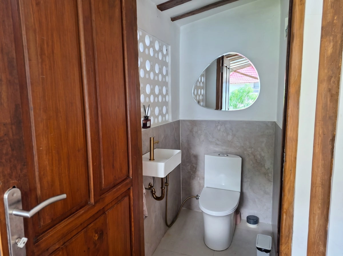 Modernized Javanese Limasan-style Family Home, 3-bed villa for rent in Uluwatu – photo 13 of 15