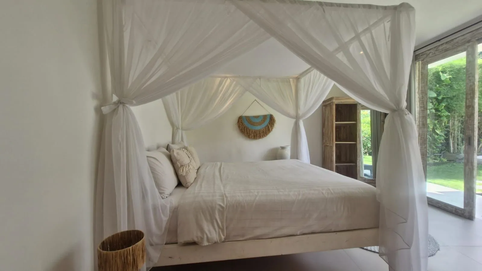 Villa For Rent 4 Bed In Bumbak,Umalas,Kerobokan Bali, 4-bed villa for rent in Canggu – photo 9 of 15