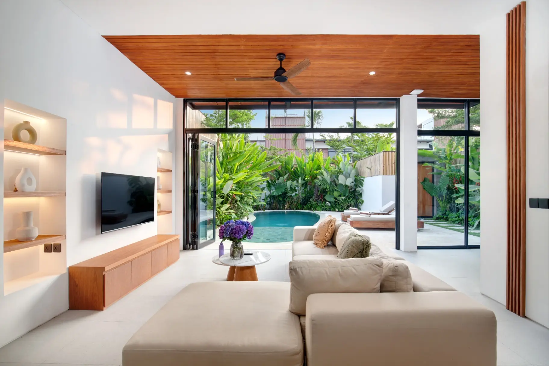 3BR Paradise Villa in Central of Canggu! +Rooftop & pool. Aquamarine Villa I, 3-bed villa for rent in Canggu – photo 3 of 15