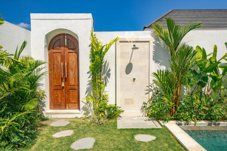 Stunning Pererenan Villa – Beach, Cafés & Canggu at Your Doorstep, 3-bed villa for rent in Pererenan – photo 7 of 15