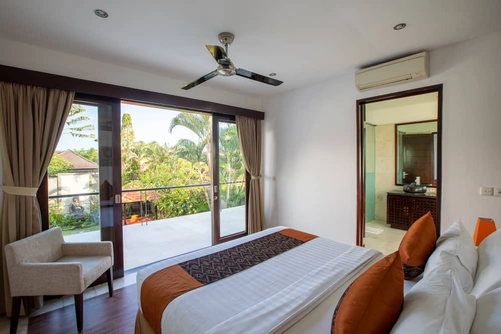 4BR Villa with Big Garden at Umalas for Annual Rental with Monthly Payment., 4-bed villa for rent in Canggu – photo 5 of 15
