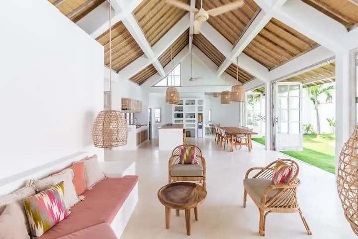 Villa For Rent 4 Bed In Bumbak,Umalas Kerobokan, 4-bed villa for rent in Canggu – photo 10 of 15