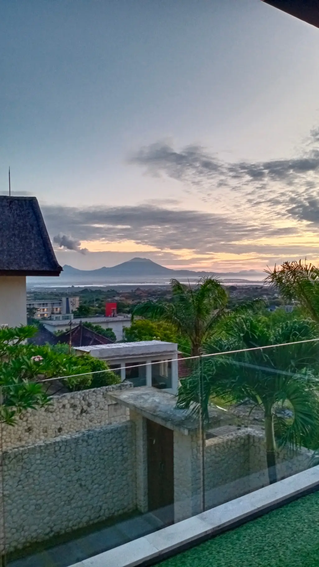 Tucked-Away 3BR Villa w/ Rooftop Patio and Sunset Views, 3-bed villa for rent in Uluwatu – photo 11 of 11