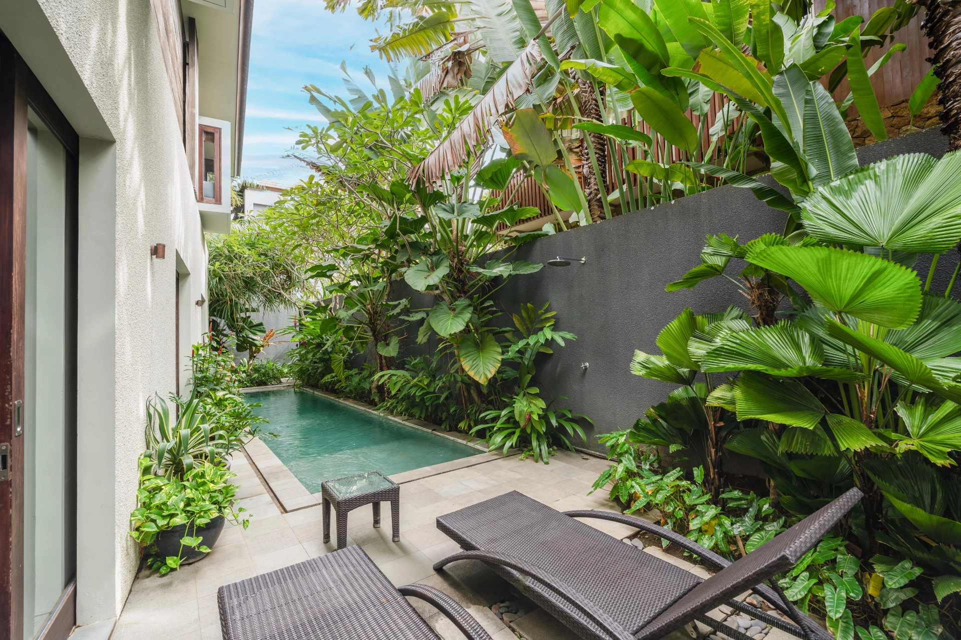 Villa Ixora - Spacious 4BR Villa near Canggu Beach & Restaurants, 4-bed villa for rent in Canggu – photo 3 of 15