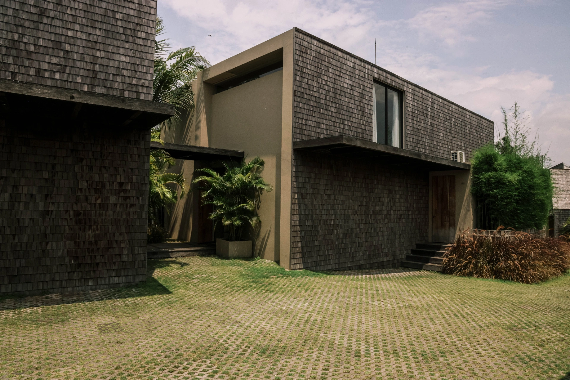 Boutique 3-Bedroom Villa Near Nuanu, 3-bed villa for rent in Seseh – photo 3 of 15