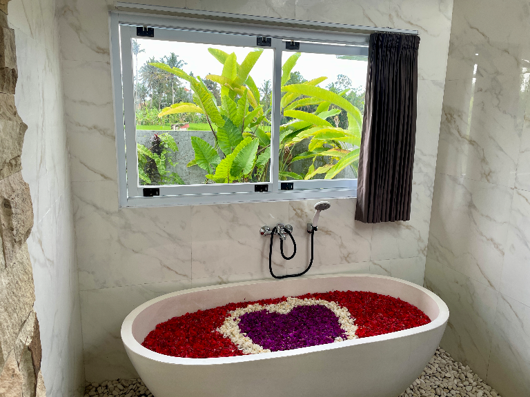 Spacious 1 Bedroom + 1 Living Room Villa for Long-Term Rent – Sayan, Ubud, 1-bed villa for rent in Ubud – photo 4 of 15
