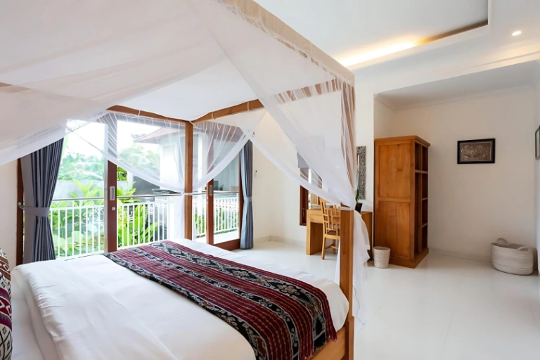 Spacious 3BR Tropical Villa Near Green School & The Flow, 3-bed villa for rent in Canggu – photo 9 of 15