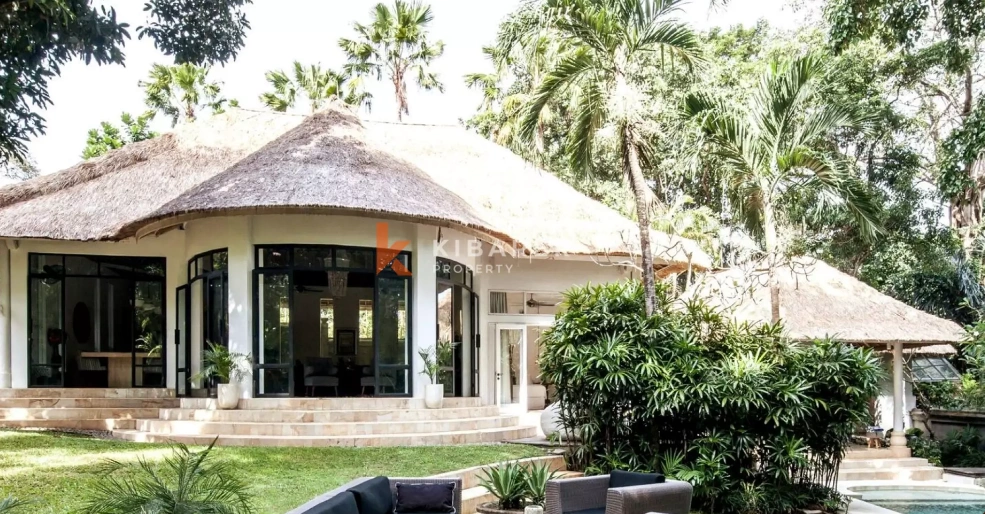 Relaxing Tropical Two Bedroom Villa with Garden Paradise in Umalas, 2-bed villa for rent in Seminyak – photo 13 of 15