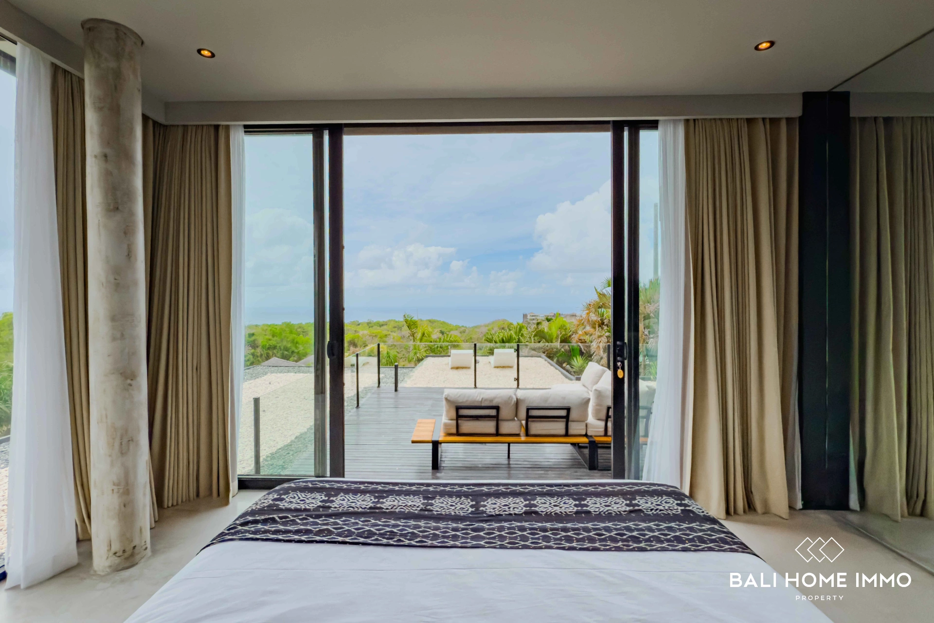 Ocean View 6 Bedrooms Villa with Private Padel Court for Rent in Uluwatu, 6-bed villa for rent in Uluwatu – photo 12 of 15