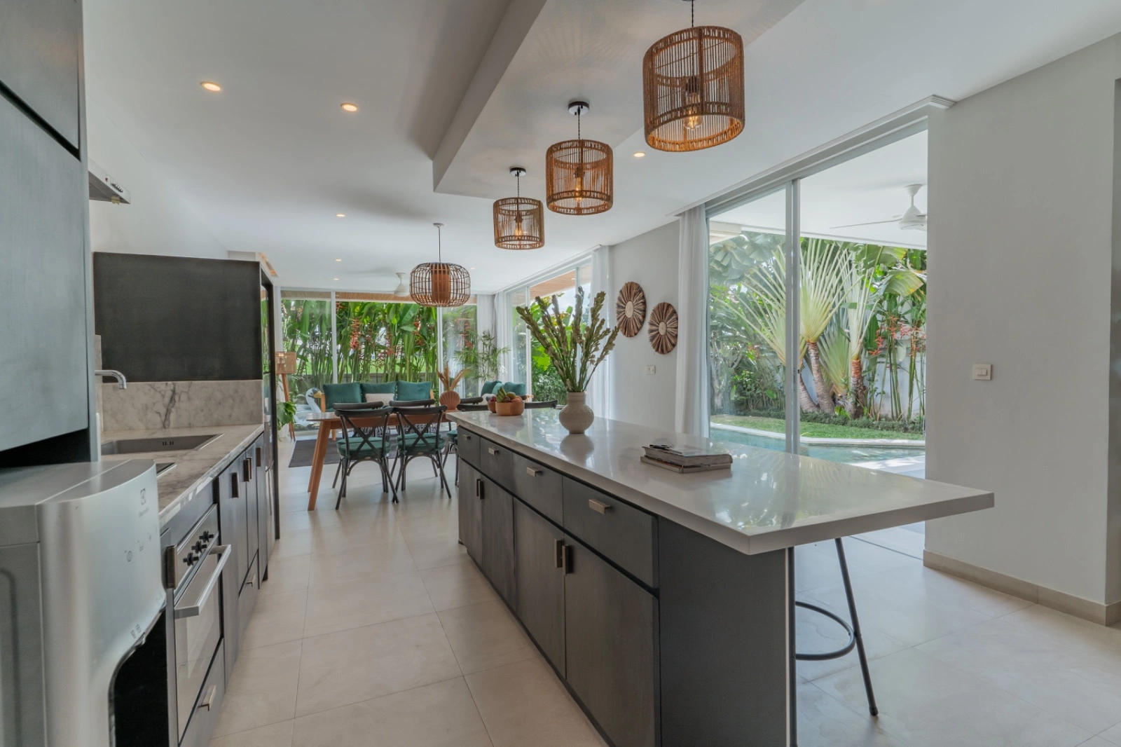 Contemporary Beautiful 3 Bedrooms Villa with Rice Fields View, 3-bed villa for rent in Canggu – photo 7 of 12