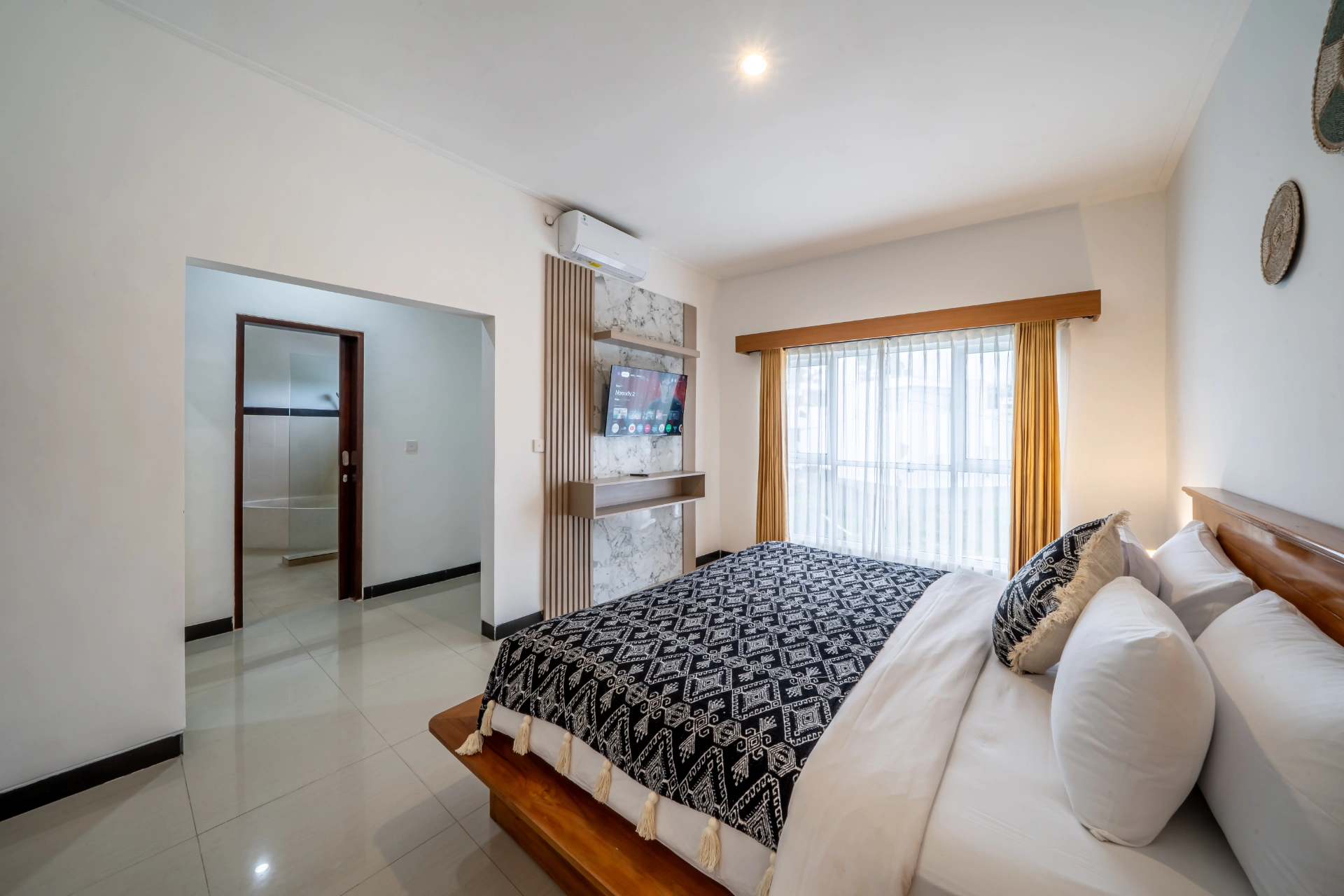 Villa Dewi - Contemporary 3 bedroom villa in peaceful area of Tumbak Bayuh, 3-bed villa for rent in Pererenan – photo 5 of 15