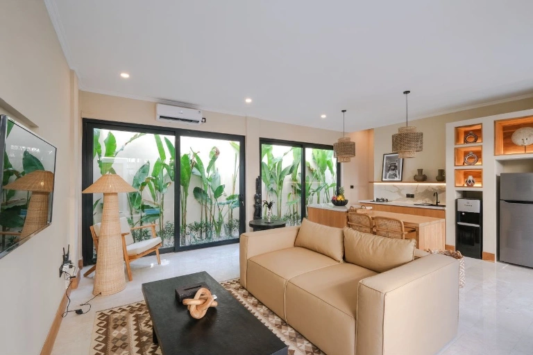 Brand New Luxury 1BR Villa in Pererenan | Prime Location 4 mins to the beach, 1-bed villa for rent in Pererenan – photo 2 of 10