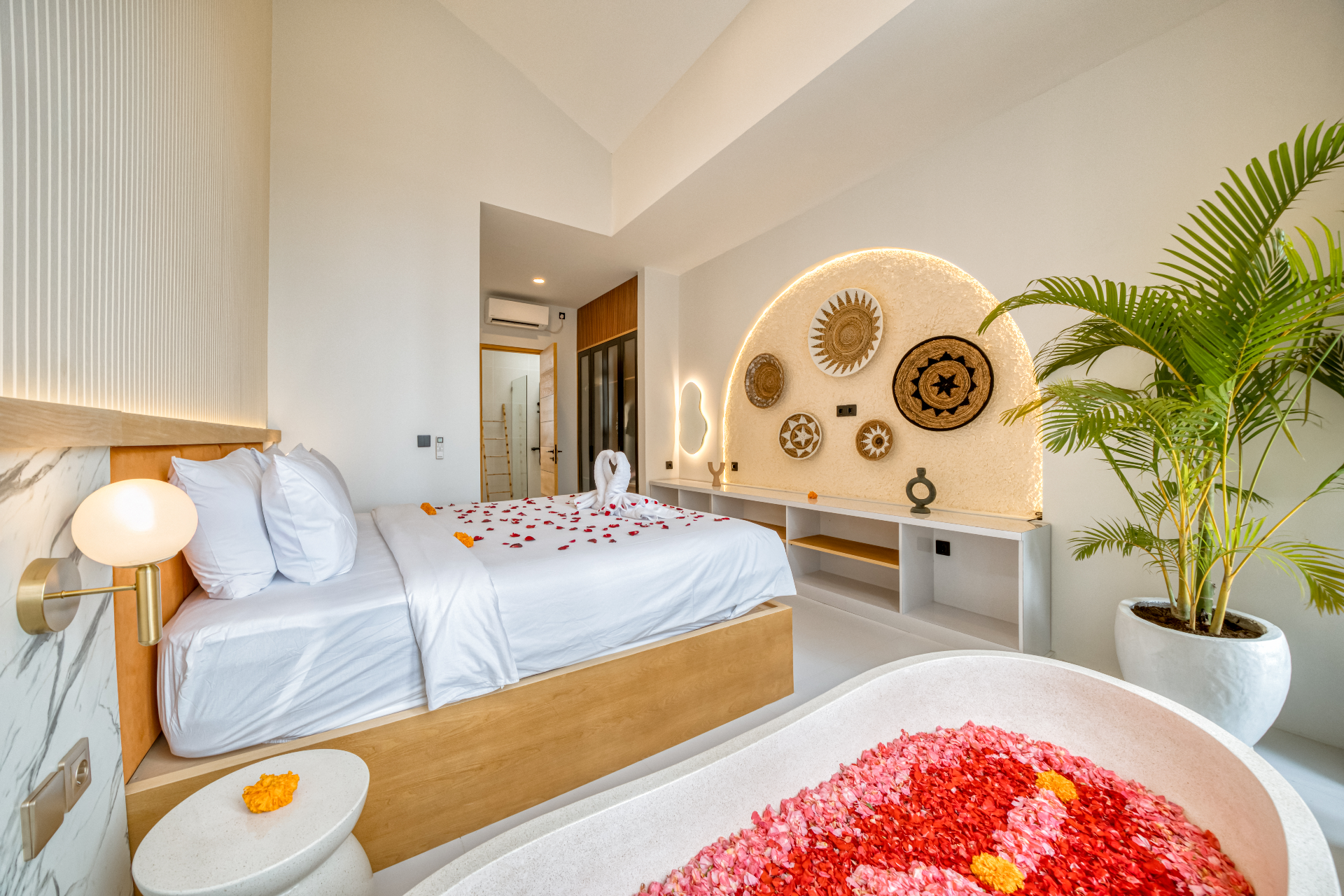 Chic 2bd Canggu Villa w/ Pool - Construction near!, 2-bed villa for rent in Canggu – photo 6 of 14