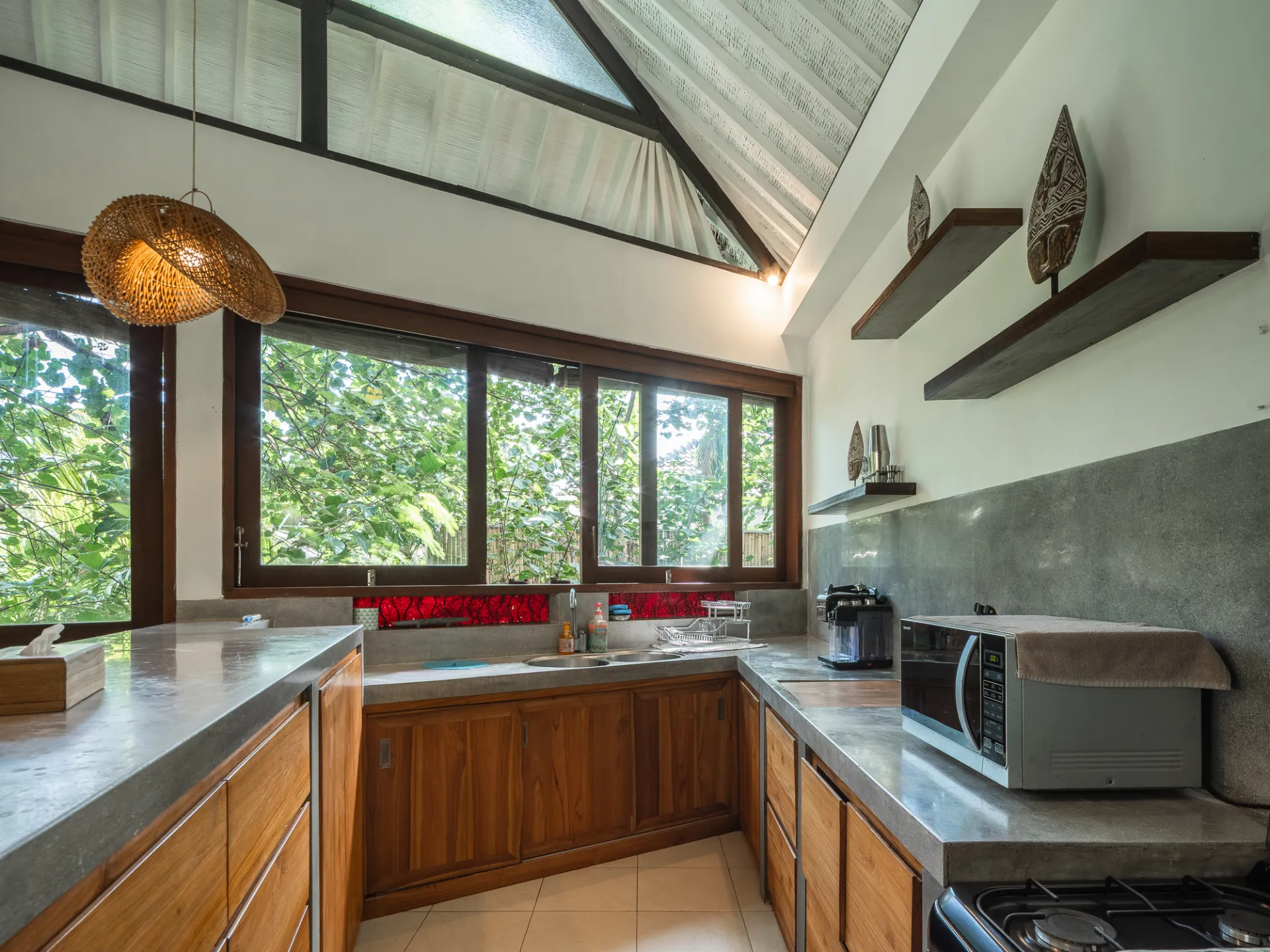 Villa Runa - Homey & Peaceful 2-Bedroom Villa with Spacious Garden in Canggu, 2-bed villa for rent in Canggu – photo 14 of 14