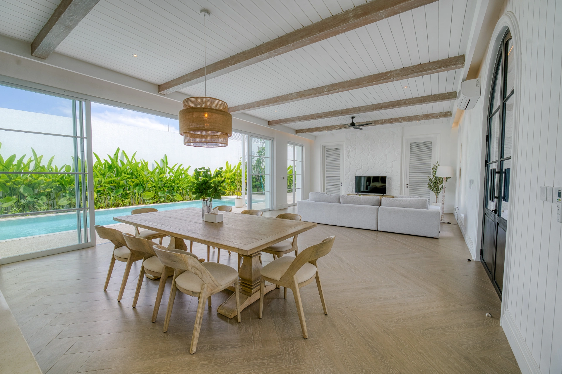 Villa Aclasa: Luxe 4BR Retreat in Central Canggu, 4-bed villa for rent in Canggu – photo 15 of 15