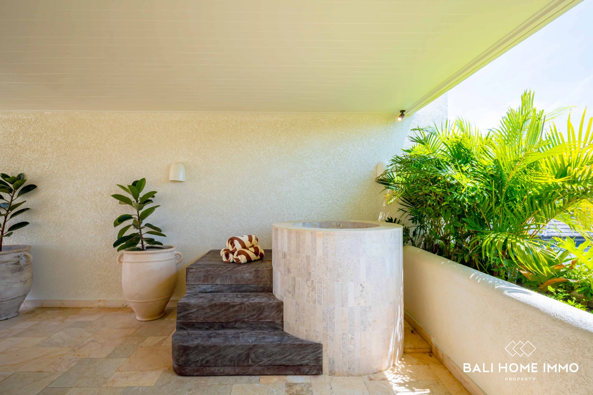 Stylish 2-bedrooms Villa for Rent & Sale with Rooftop Pool, 2-bed villa for rent in Uluwatu – photo 12 of 14