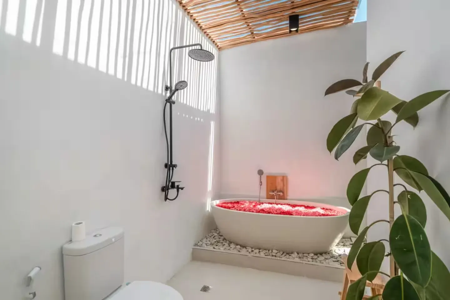 3 Bedrooms Villa in Canggu, 3-bed villa for rent in Canggu – photo 5 of 15