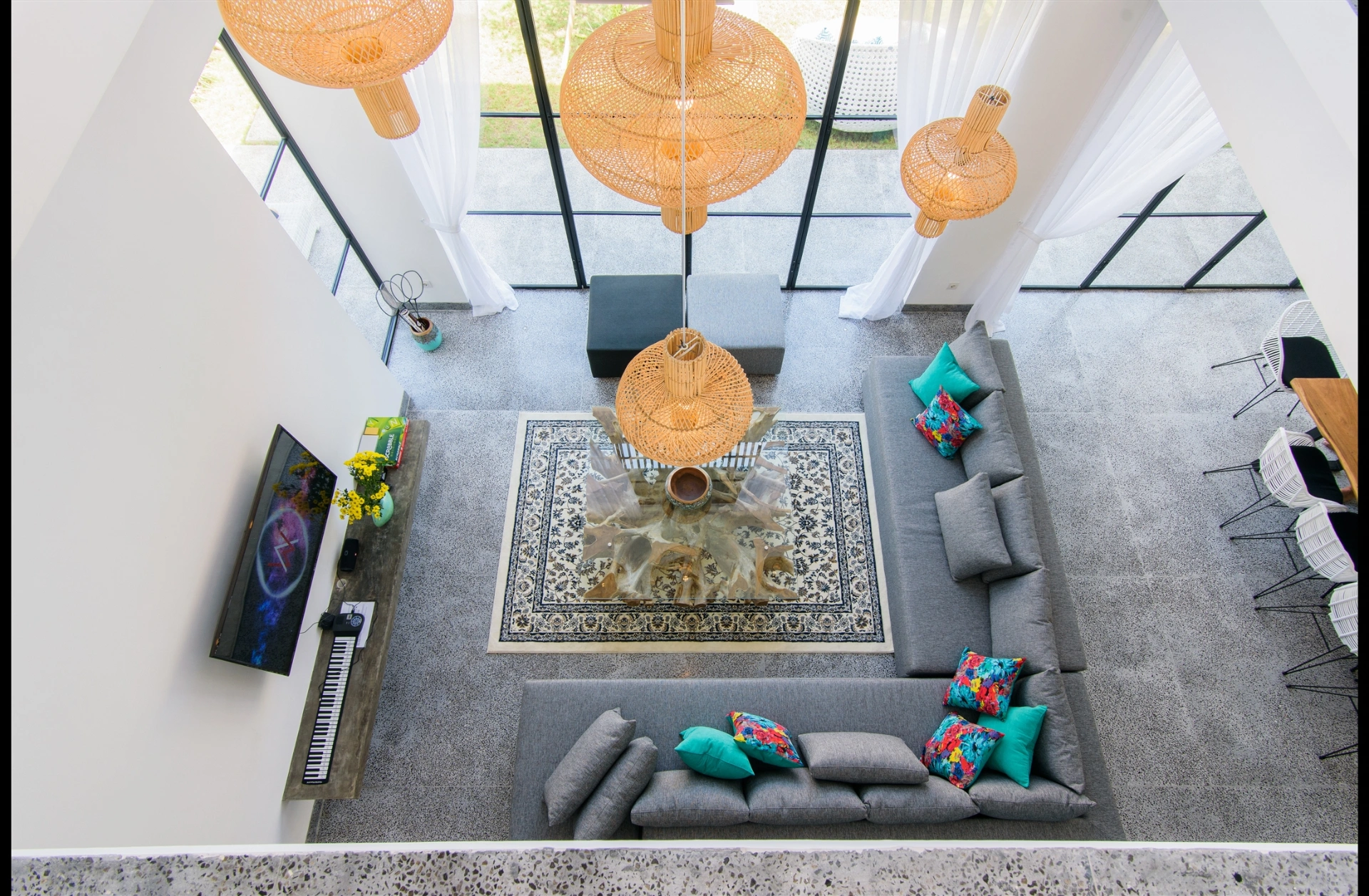 Spacious 4BR Family Villa with Pool & Garden – Prime Berawa Location, 4-bed villa for rent in Canggu – photo 4 of 15