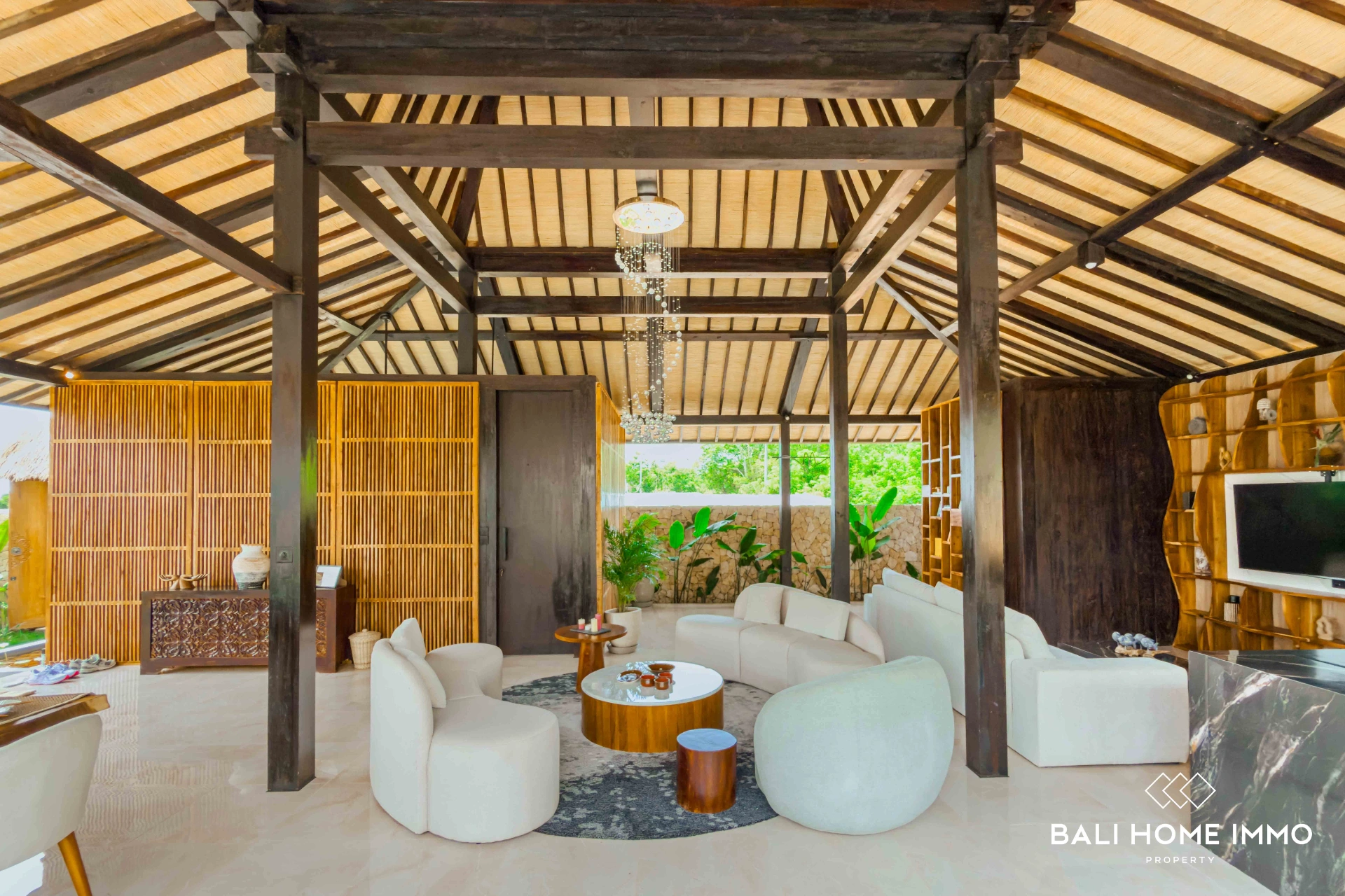 3 Bedrooms Traditional Balinese Villa for Rent & Sale in Pandawa, 3-bed villa for rent in Uluwatu – photo 5 of 15