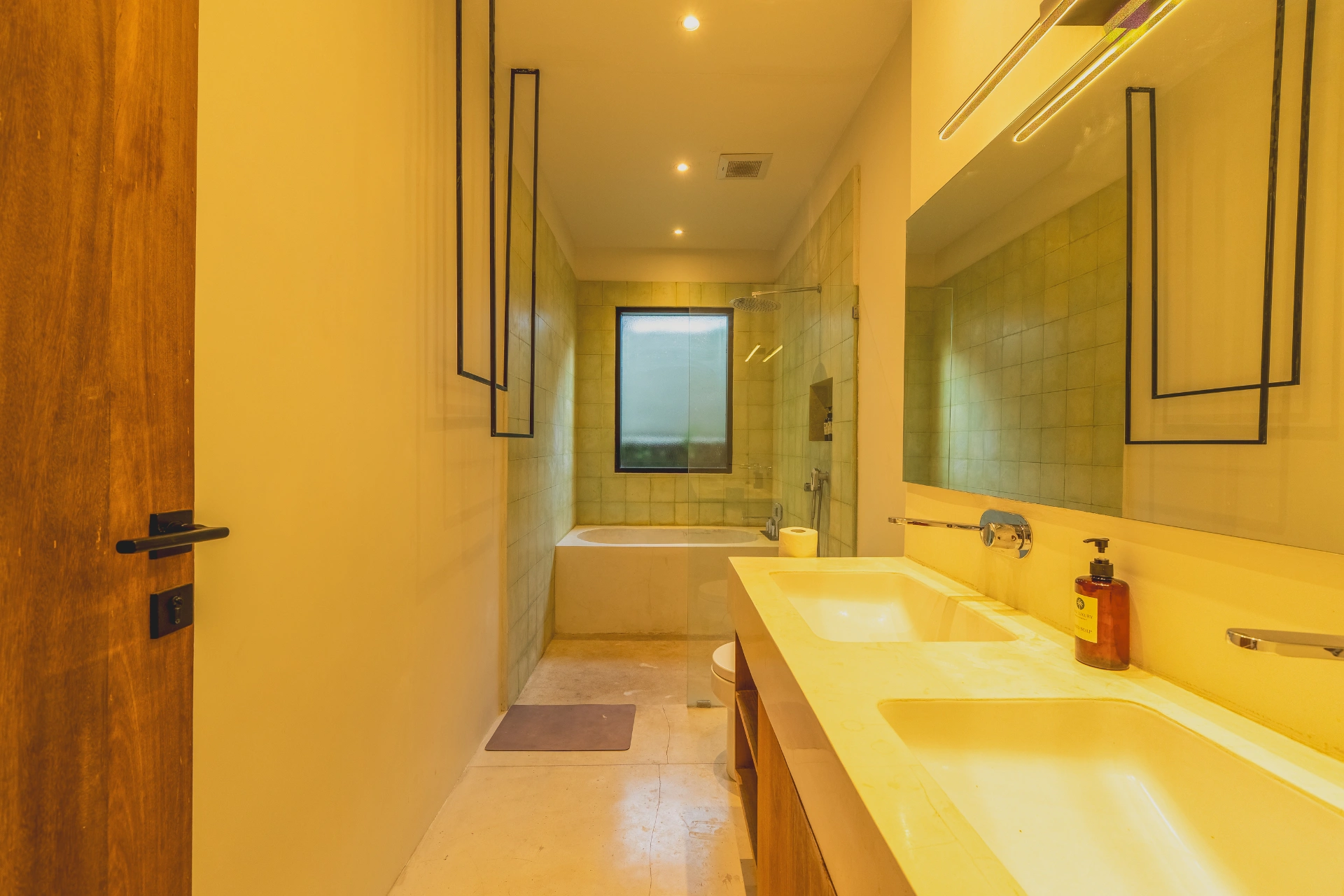 Tropical Luxury 5BR Villa in Canggu | Villa Kiki, 5-bed villa for rent in Canggu – photo 12 of 15