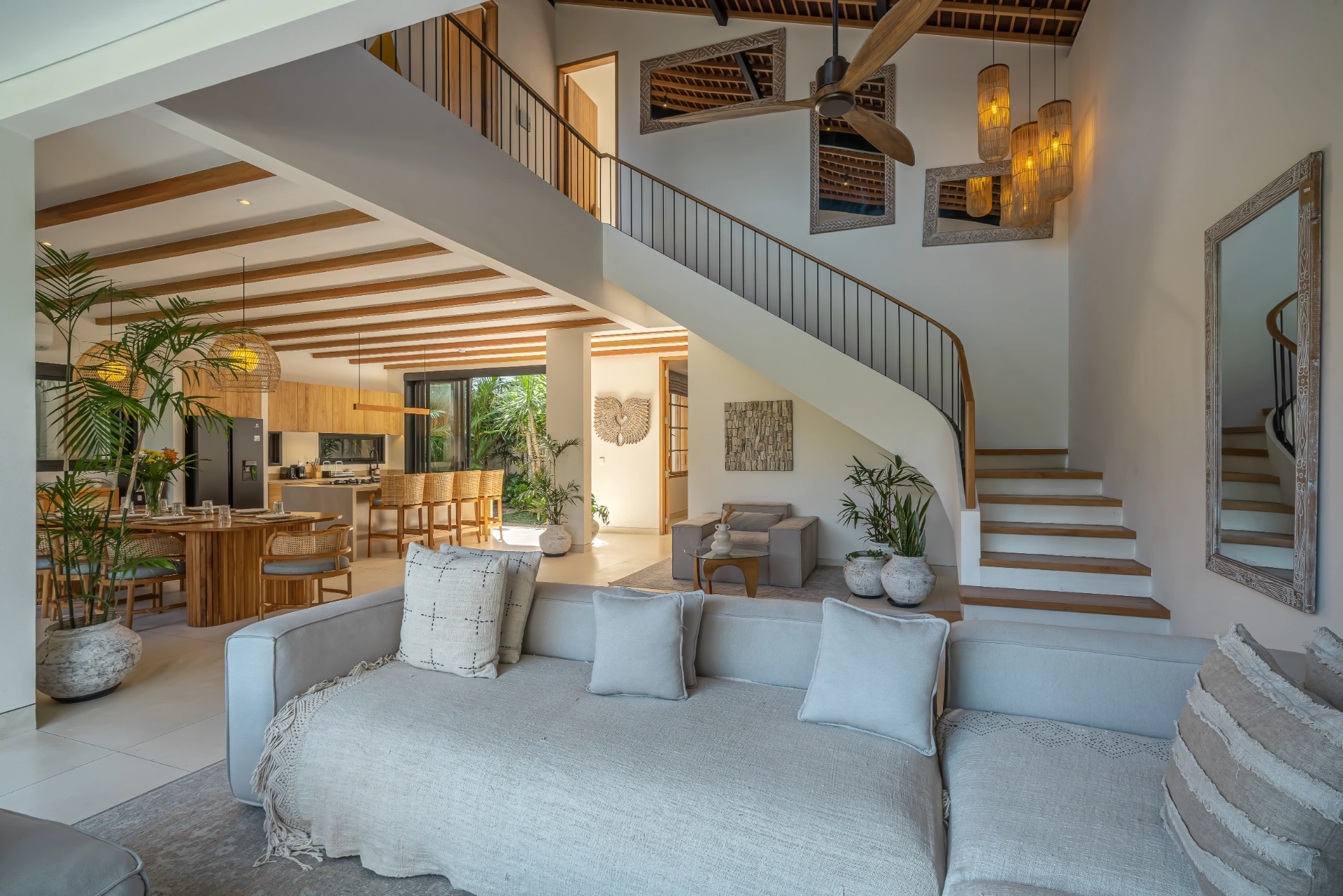 Villa Kameelya - Luxury 4-Bedroom Tropical Villa in the Heart of Berawa, 4-bed villa for rent in Canggu – photo 10 of 15