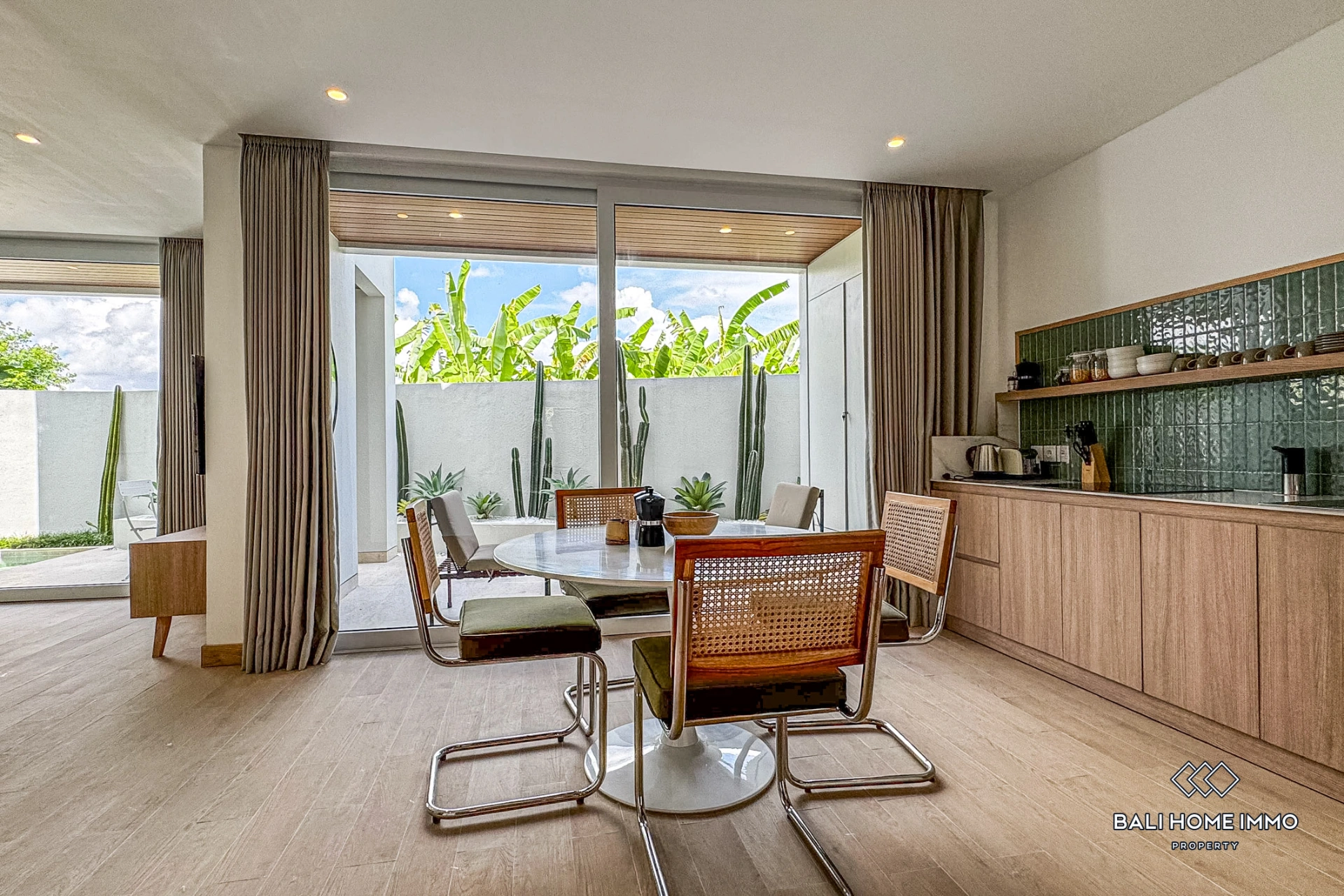 Beautiful Design 2 Bedrooms villa in Buduk Bali, 2-bed villa for rent in Pererenan – photo 14 of 14