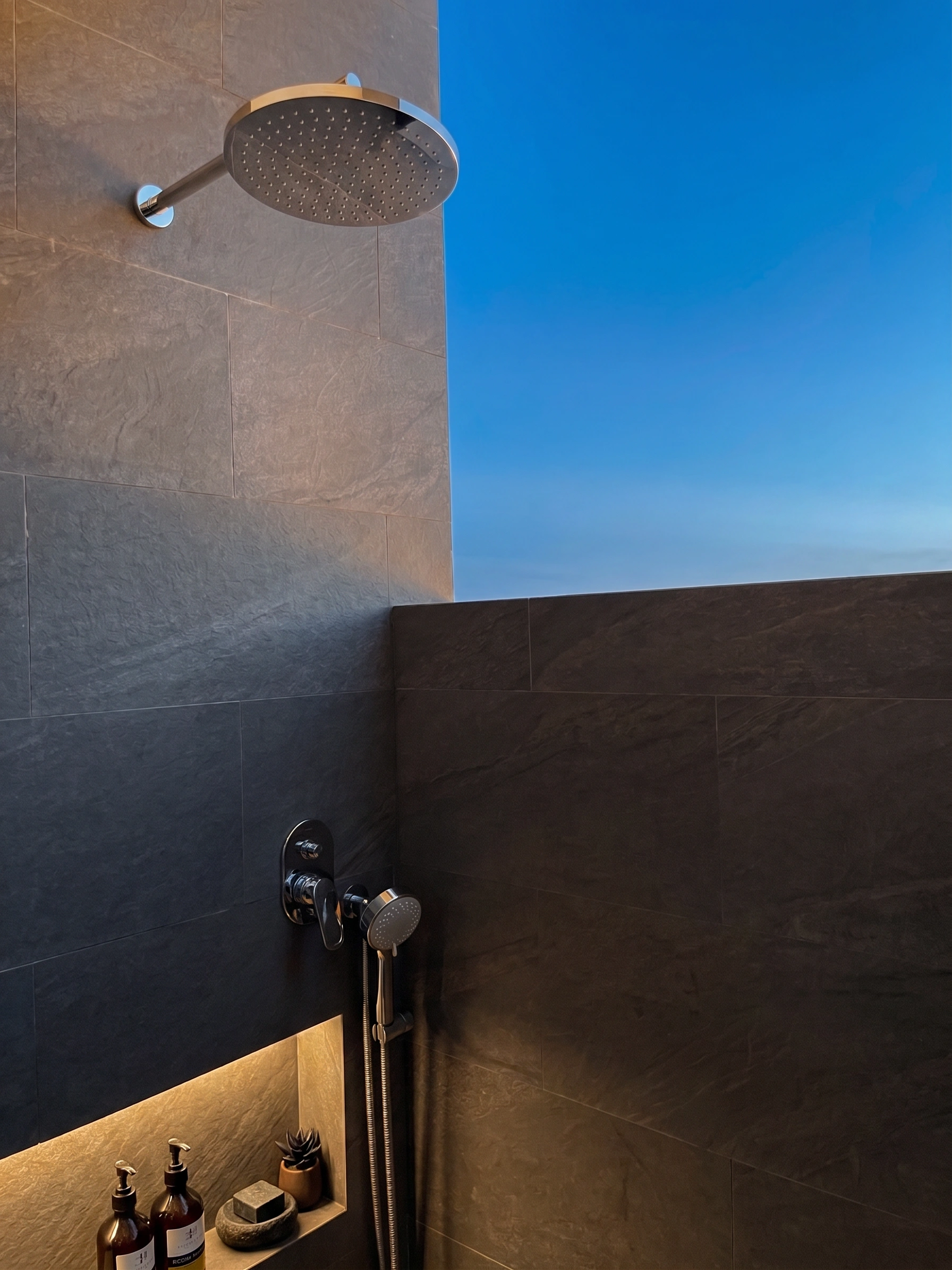 2 Bedrooms Premium Suite - Echo Beach Suites, 2-bed villa for rent in Canggu – photo 6 of 13