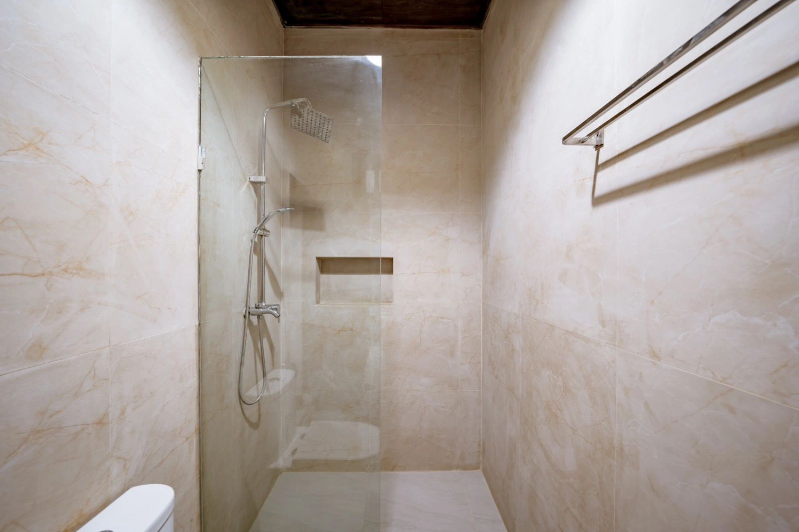 Tucked-Away 1BR Villa w/ Home Office and Outdoor Terrace, 1-bed villa for rent in Canggu – photo 9 of 15