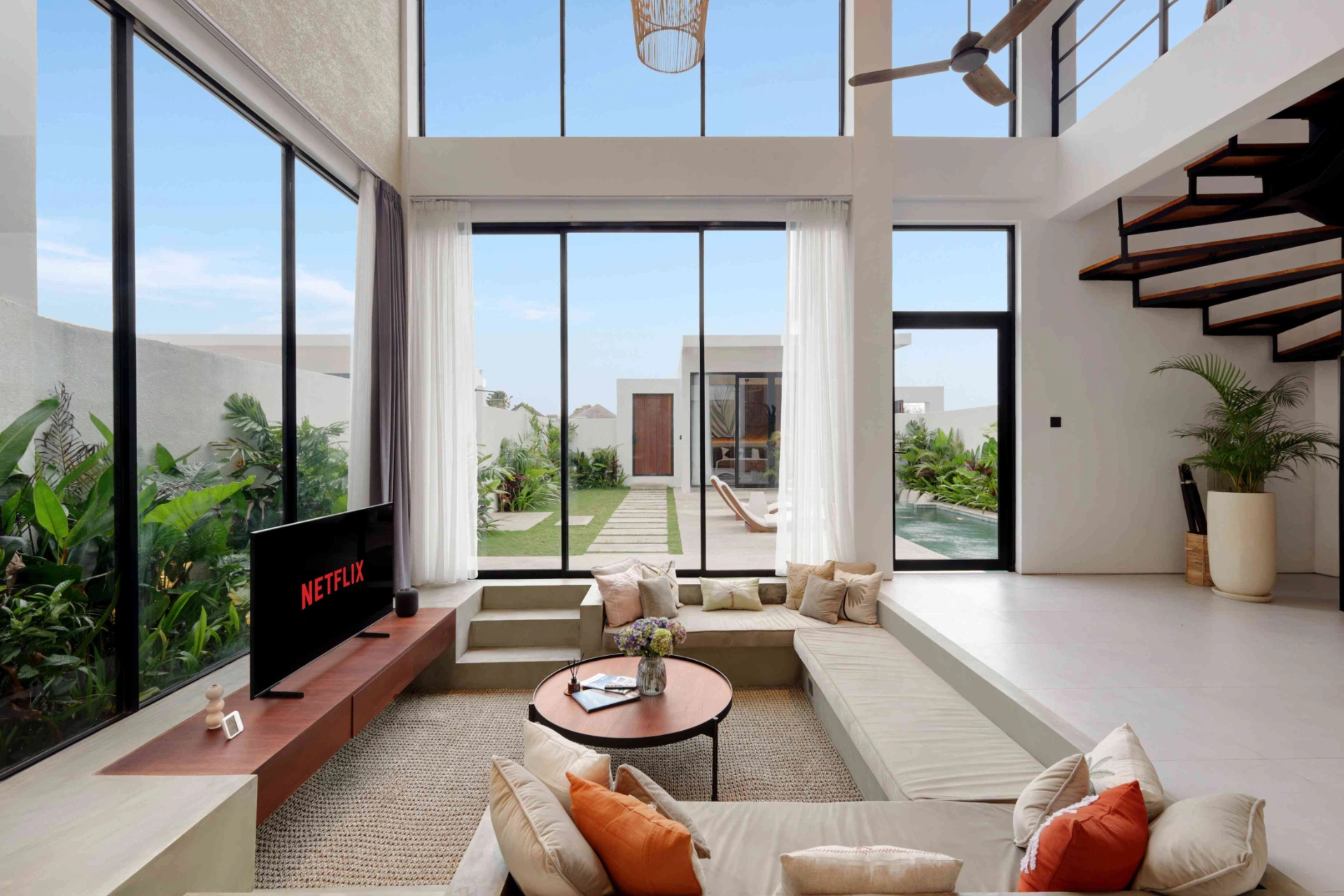 Luxury 3BR Villa w/ Rooftop Pool and Ocean Views, Lima Beach, 3-bed villa for rent in Pererenan – photo 15 of 15