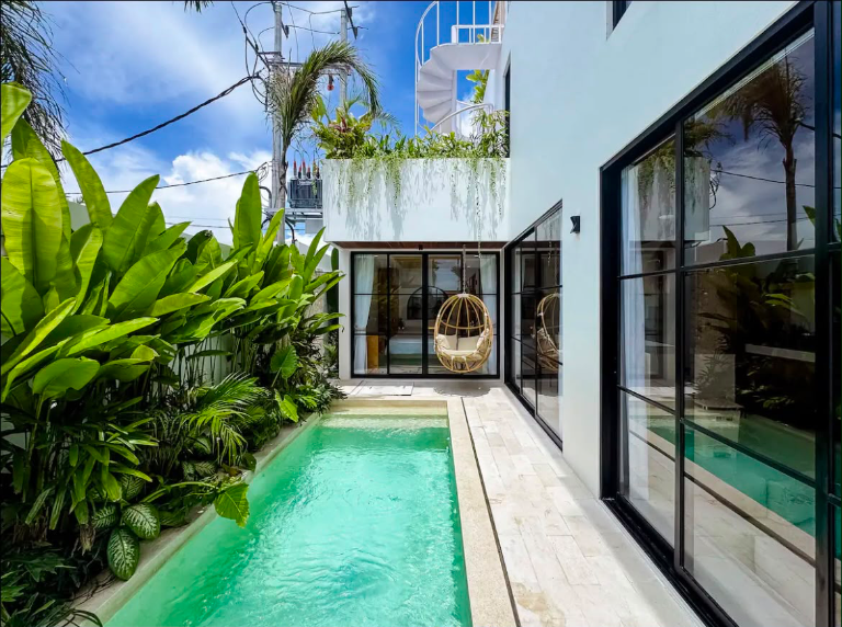 Modern 3-Bedroom Villa with Private Pool & Rooftop in Cemagi, 3-bed villa for rent in Seseh – photo 2 of 6