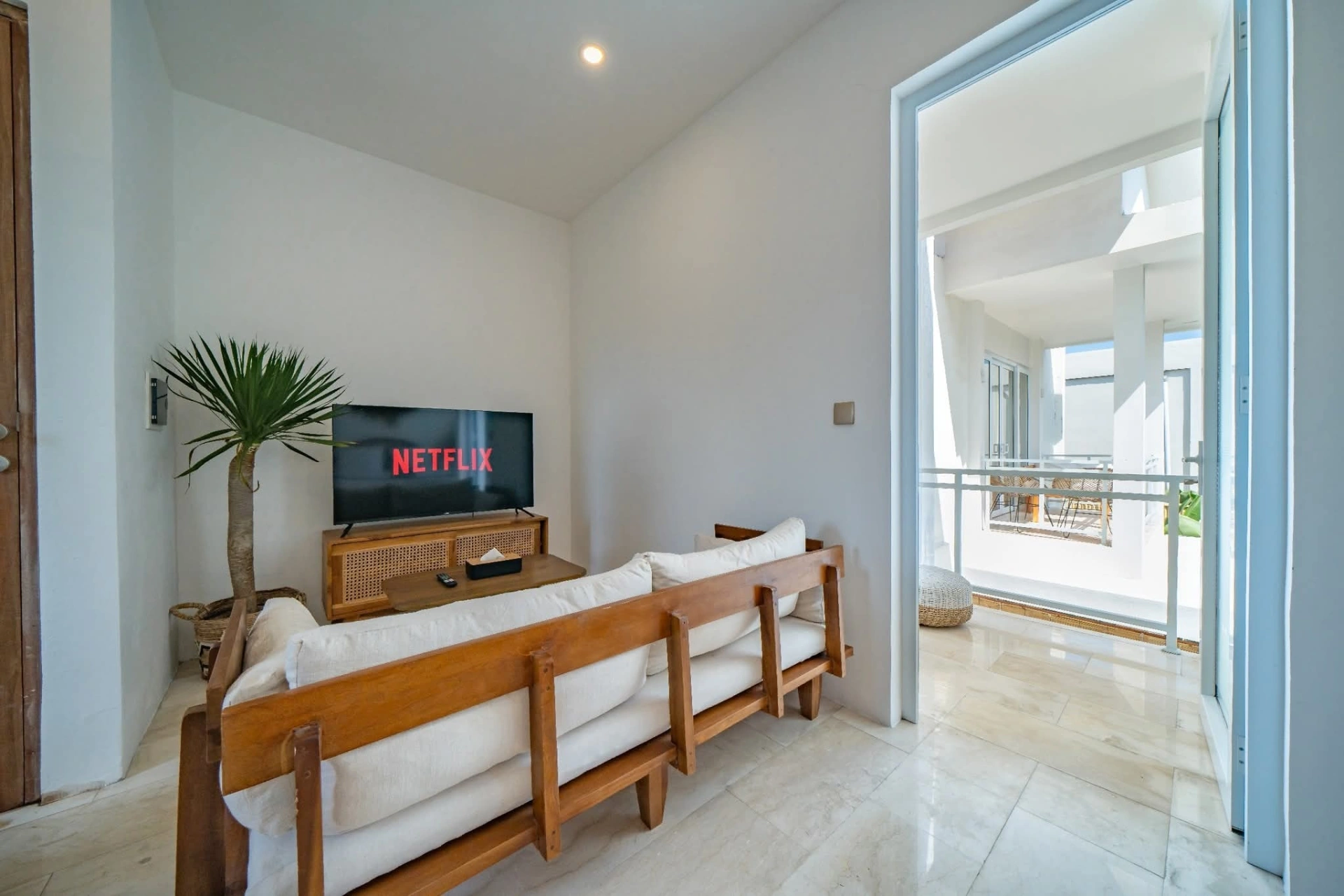 Apartement For Rent 1 Bed In Batu Bolong,Canggu Bali, 1-bed villa for rent in Canggu – photo 13 of 15