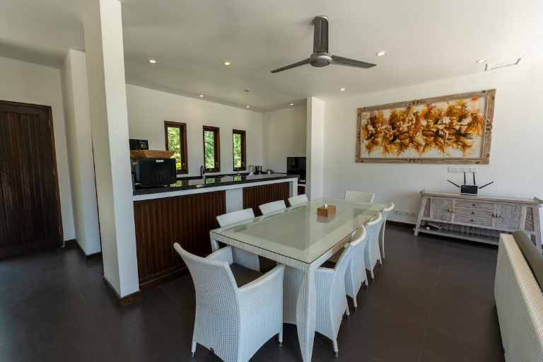 Villa Picasso - 4BR | Private Swimming Pool - 10 min from Melasti beach, 4-bed villa for rent in Uluwatu – photo 8 of 15