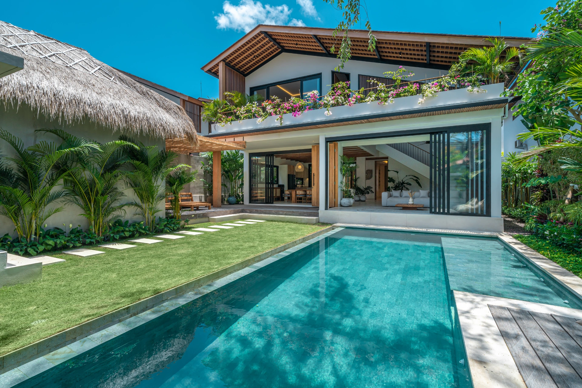 Villa Kameelya - Luxury 4-Bedroom Tropical Villa in the Heart of Berawa, 4-bed villa for rent in Canggu – photo 2 of 15