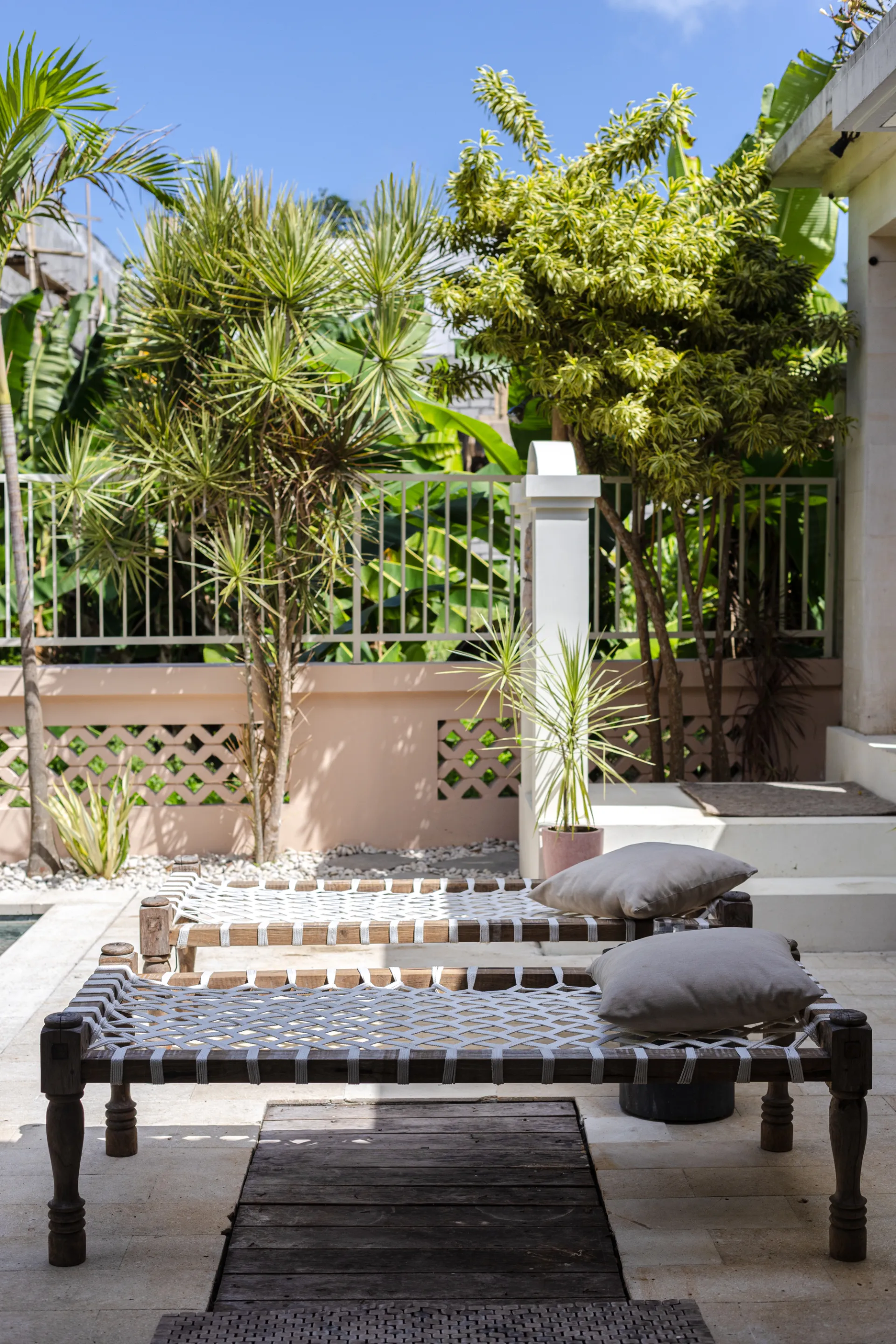 The Pink Joglo - A cozy and quiet 3BDR with pool., 3-bed villa for rent in Pererenan – photo 9 of 15