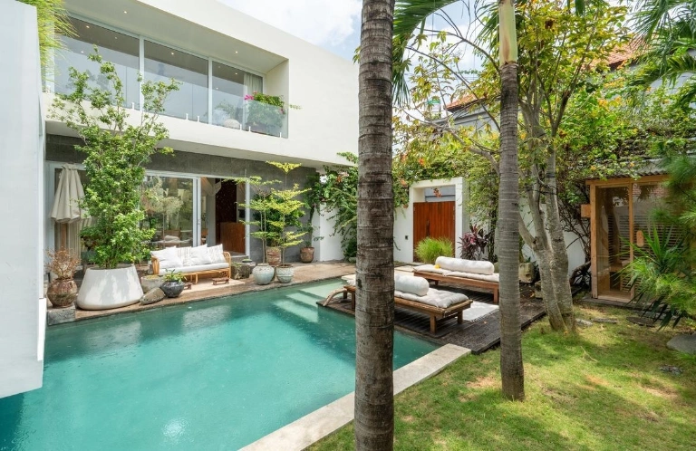 Luxury 3BR Villa with Pool, Sauna & Garden | Villa Manaaki, 3-bed villa for rent in Canggu – photo 2 of 15