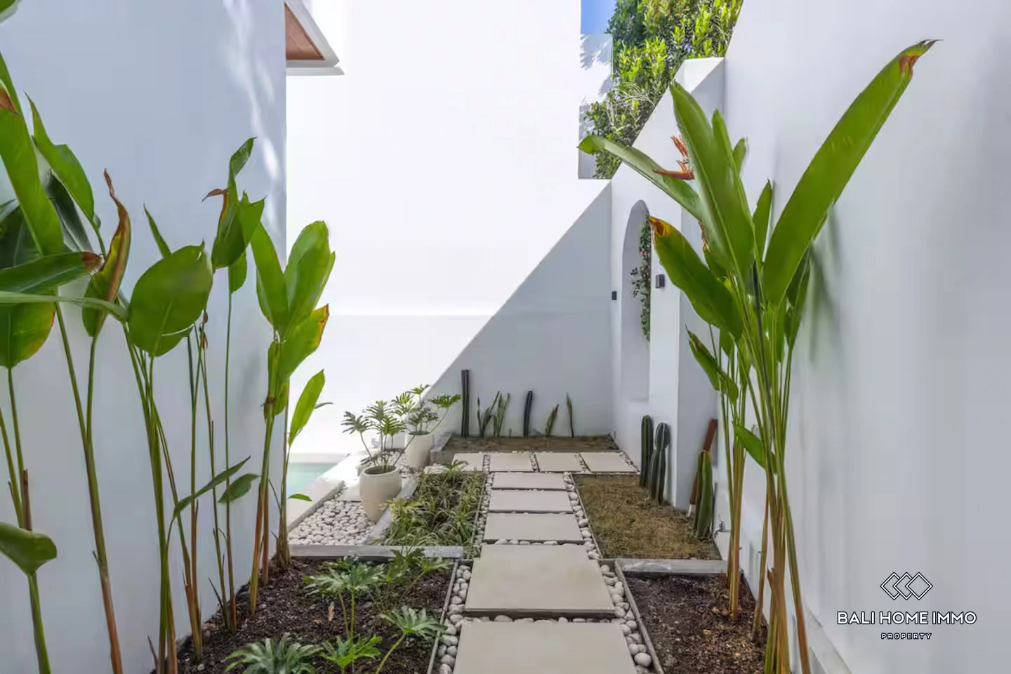 Cozy 3 Bedrooms Villa for Yearly & Monthly Rental in Bali - Ungasan, 3-bed villa for rent in Uluwatu – photo 3 of 15