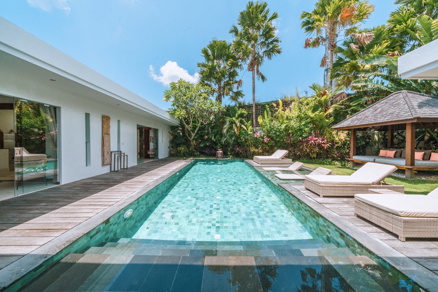 Lux 4bd Designer Villa 2min-Berawa Beach & Finns!, 4-bed villa for rent in Canggu – photo 3 of 15