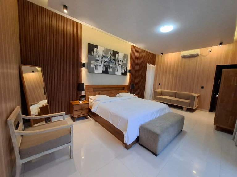 Live the Bali Dream: Stylish 2BR Villa with Pool & Garden, 2-bed villa for rent in Canggu – photo 7 of 11