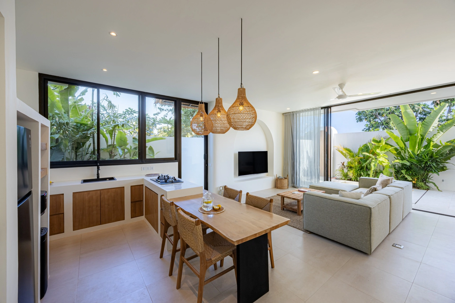 3BR Villa in Munggu, 3-bed villa for rent in Seseh – photo 4 of 15
