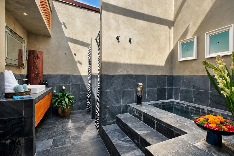 Artistic Luxury Living in the Heart of Berawa, 1-bed villa for rent in Canggu – photo 5 of 13