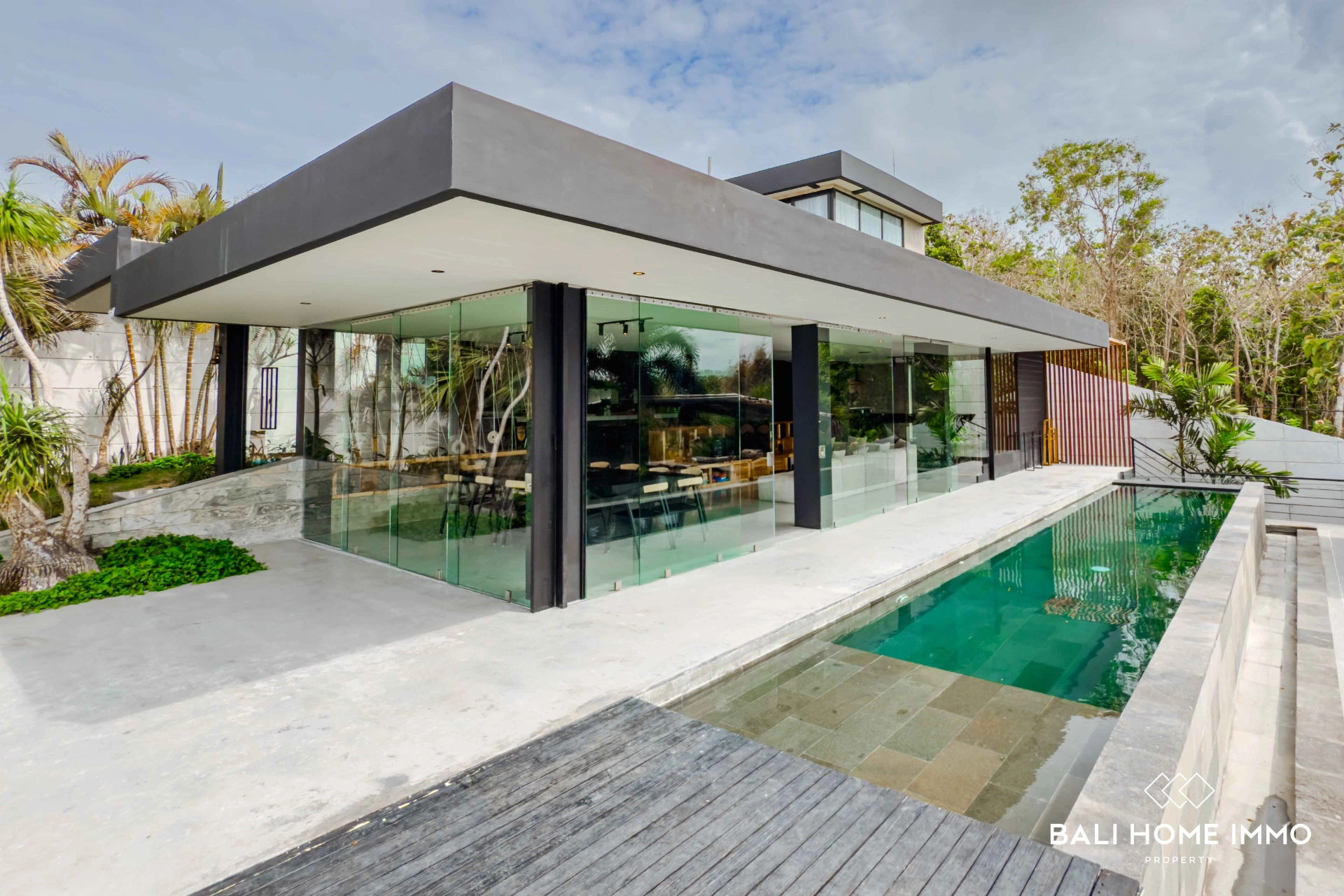 Ocean View 6 Bedrooms Villa with Private Padel Court for Rent in Uluwatu, 6-bed villa for rent in Uluwatu – photo 2 of 15