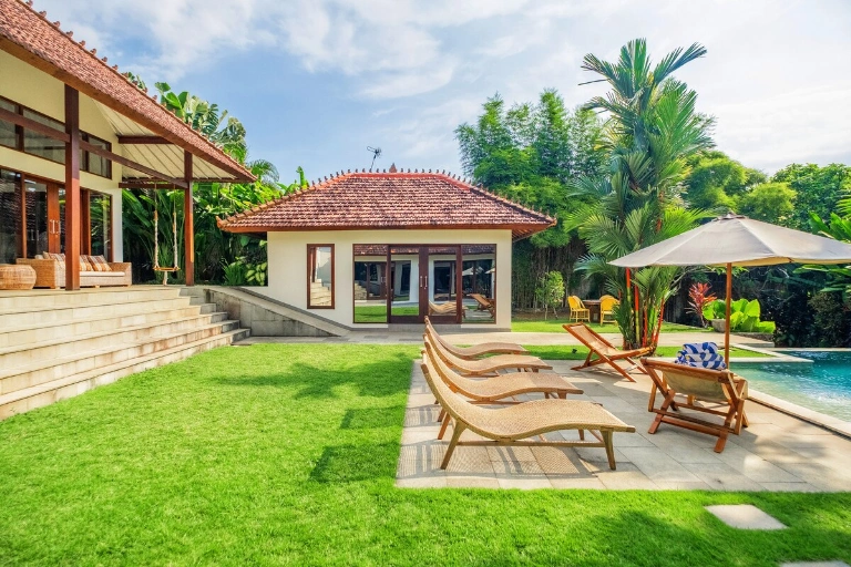 Private 3-bedroom Tropical Villa with Huge Garden, Cold Plunge & Infinity Pool, 3-bed villa for rent in Canggu – photo 6 of 15