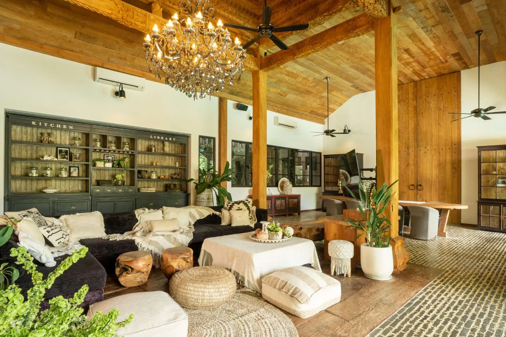 5BR Luxury Tropical Villa Near Berawa Beach, 5-bed villa for rent in Canggu – photo 2 of 15